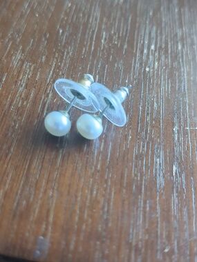 Pearl 1/8mm Stud Earrings w/Clear Disc Backs